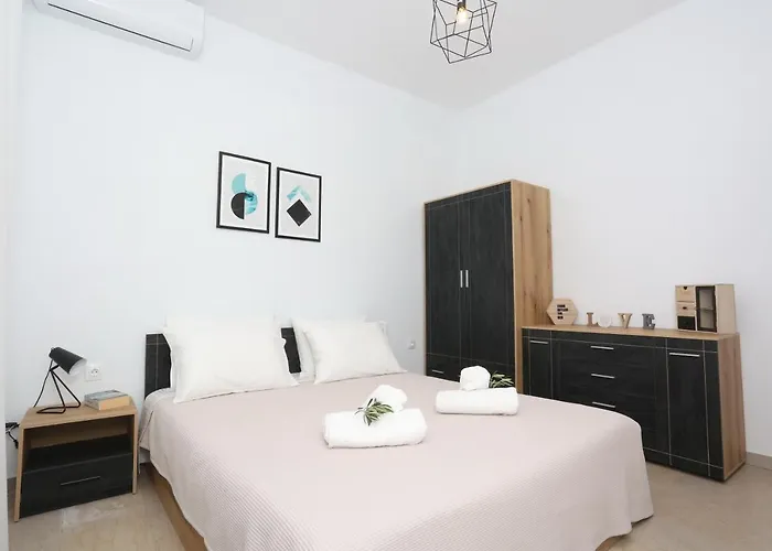 Mare Monte Luxury 2 * Неа-Скиони